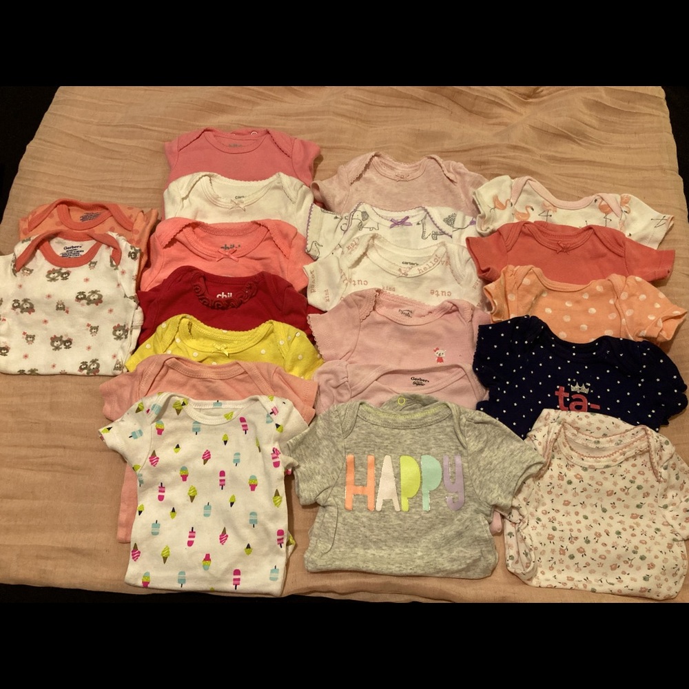 NB Onesie lot(20)